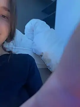 HornyGirlH - SHOW TITS
