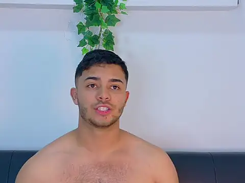 TylerWest_: онлайн-секс-чат