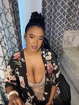 Emii_Love 现场XXX聊天