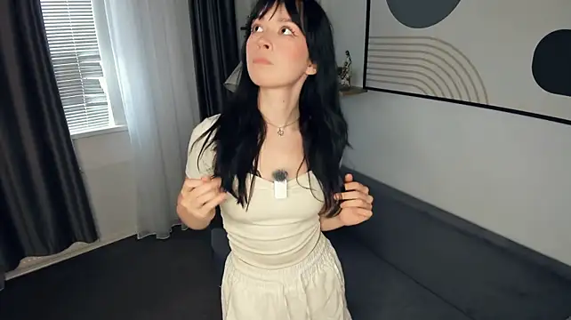 GwynBelous - play with my skirt !