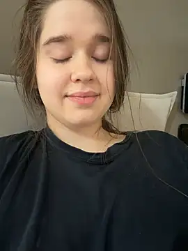 HornyGirlH - SHOW TITS