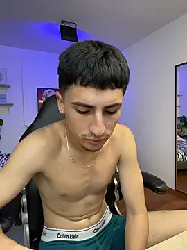 Benji23_'s Live XXX Chat