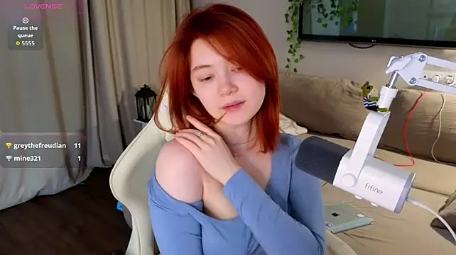 Chat +18 de Emily_Miu ao vivo