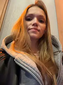 StreetSquirt - really tight cameltoe in the bus