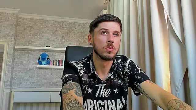 צ'אט XXX בשידור חי של JonahShaw