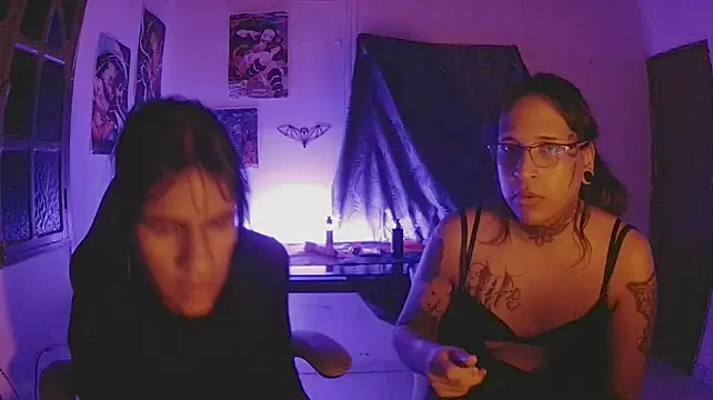 Chat +18 de Couple_Moth666 ao vivo