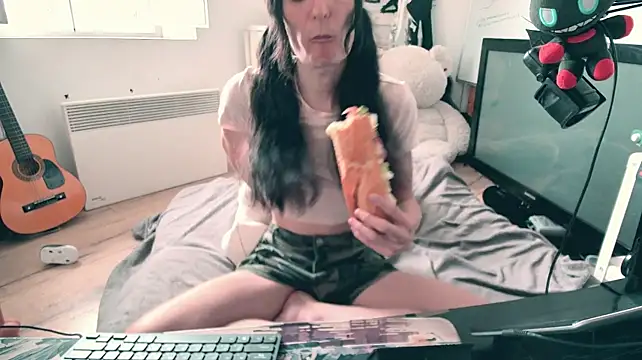 CeriseLapine Chat XXX in diretta