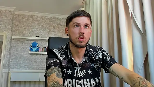 צ'אט XXX בשידור חי של JonahShaw