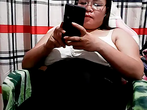HornyPussie69's Live XXX Chat