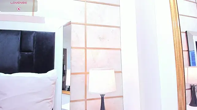 Chat +18 de Crystal_Rose__ ao vivo