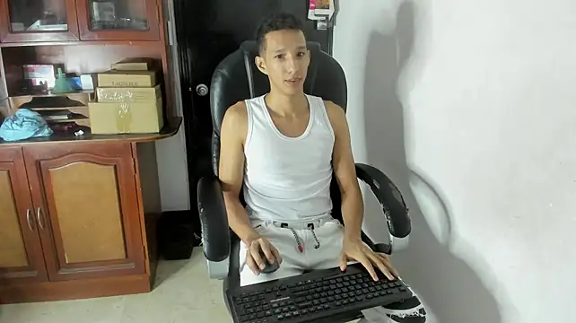 AlphaMarco Live XXX-Chat