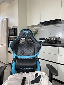 XXX chat uživo modela CurlyLara