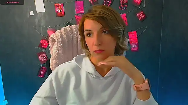 XXX chat uživo modela Lana_Foxyy