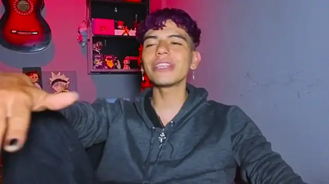 MikeyKuro Chat XXX live