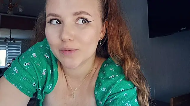 MalissaMein - show cleavage