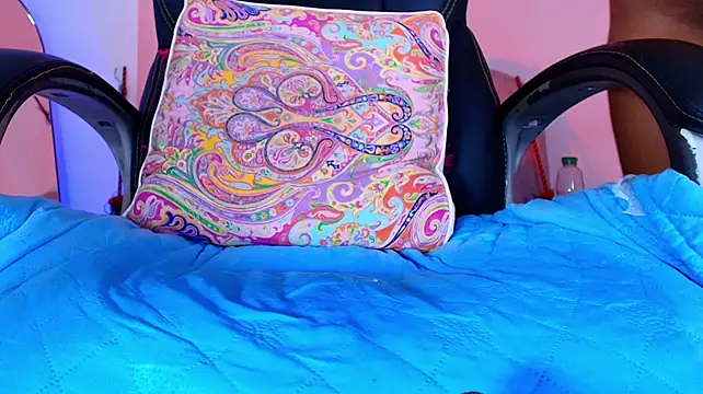 Chatroom XXX en direct de naomi_kyse