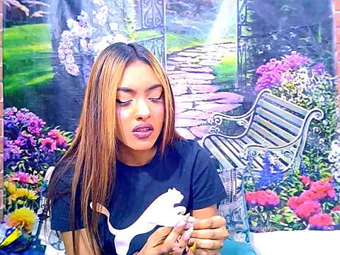 IndianPretty14u2Luv's Live XXX Chat