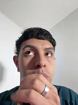 Chat +18 de ryan_riley ao vivo