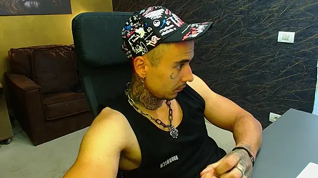 RomeoBodhi Chat XXX live