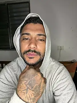 Webkamerová show Pretotatuado777