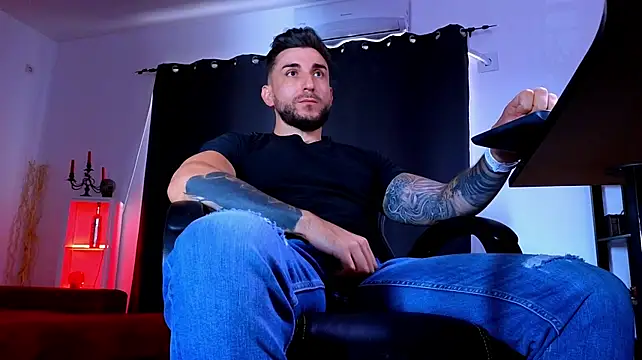 MightyAaron66 Live XXX-chat