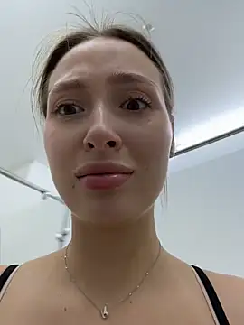 Coconut_milk - Camel toe+rub pussy lips in bus