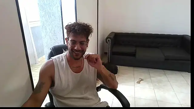 ItalianShadow Chat XXX live