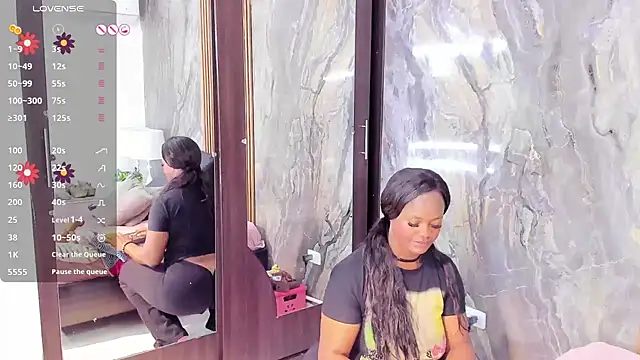 XXX chat uživo modela LauraSaenz01