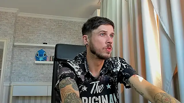 JonahShaw Adlı Modelin Canlı XXX Sohbeti