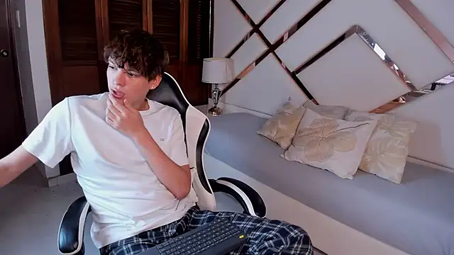 Nicola_hard élő XXX-chatje