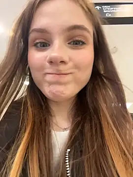 Lunabelle_ - squeeze boobies risky near guard omgg