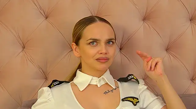 AnitaVenture Adlı Modelin Canlı XXX Sohbeti