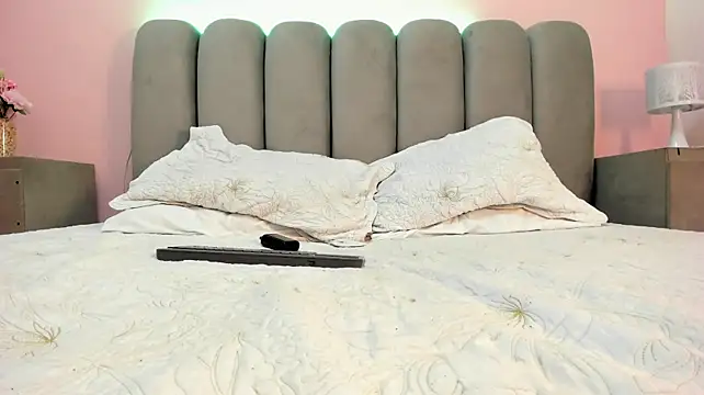 XXX chat uživo modela AaronNewmann