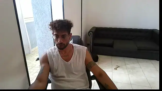ItalianShadow Live XXX Chat