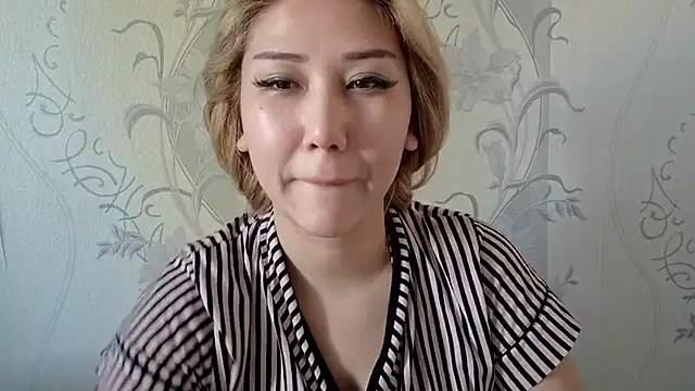 XXX chat uživo modela Tomydreamer