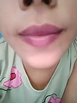 XXX chat uživo modela Anki-doll