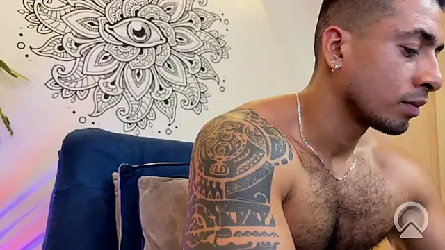 צ'אט XXX בשידור חי של aaroncolombia