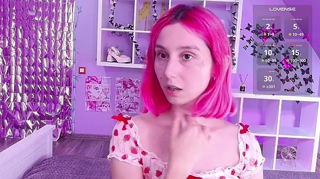 PinkiePae - REMOVE SKIRT + NAKED ASS CLOSE UP