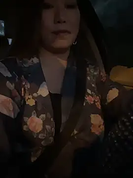 Xiaomili8 - 欢迎来到主播直播间，看菜单，不提免费要求哦，想看更多的可以私秀或专属