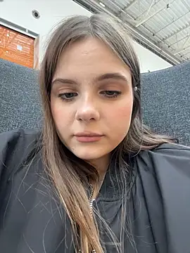 Lunabelle_ - pinch my nipples risky here + flash