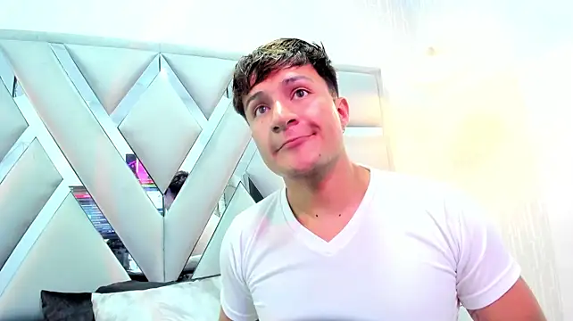 Онлайн чат XXX Hassbyd