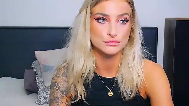 Онлайн чат XXX Lia_Benini