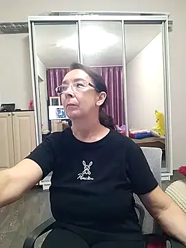 Chat +18 de Celine_Faer1 ao vivo