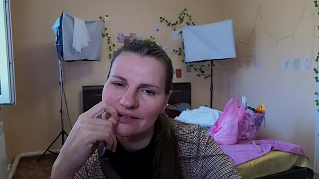XXX chat uživo modela Mirabelle_Velvet