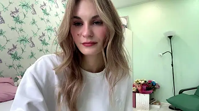 LianaLuecke - stand up to show my outfit