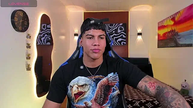Damian_latinxxx Show in webcam