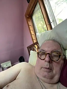 Czat XXX na żywo – CharlieWeaver22
