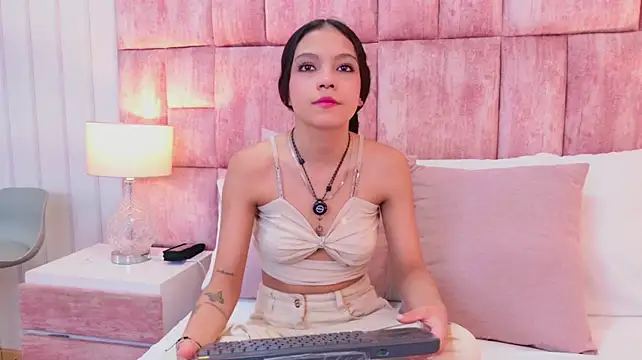 MiaLaure Live XXX-Chat