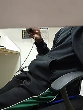 THATHAIRYTALLDUDE's Live XXX Chat