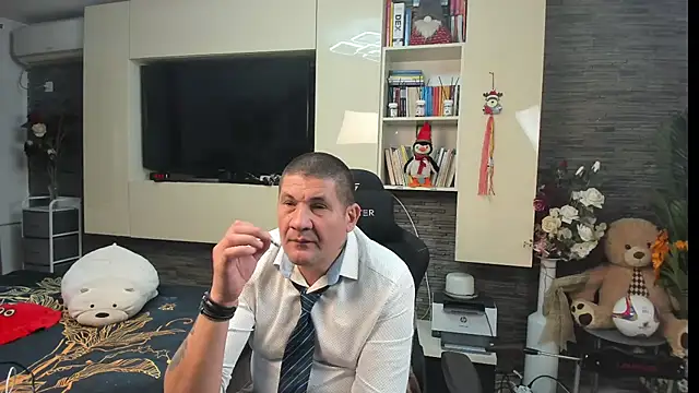SpartacusDaddy48 live XXX chat